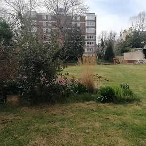 3 One Bed Quiet Garden Flat In With Free Onsite Parking - 5 Min Walk To - 10 Min To Brighton